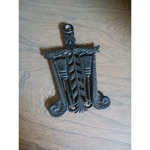 Vintage Cast Iron Trivet Grain and Tassel Broom Design - Picture 2 of 4